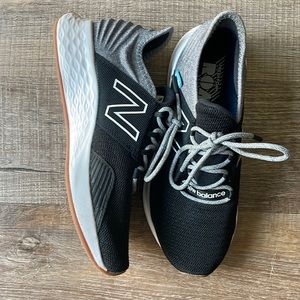 New Balance - FRESH FOAM ROAV RUNNING SHOE - WOMEN'S